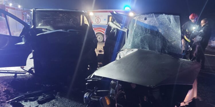 Śmiertelny wypadek na DK10. Jedna osoba nie żyje, kilka jest rannych
