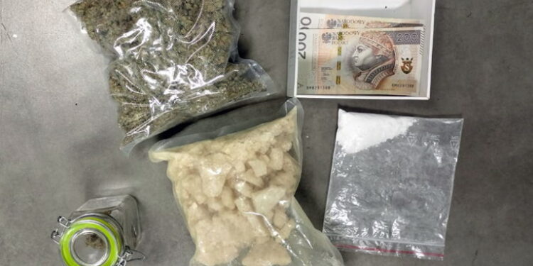 Trzy osoby zatrzymane za narkotyki. Zabezpieczono 1,3 kg
