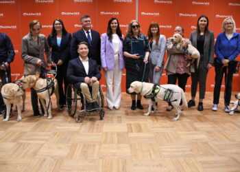 Nowy projekt dla osób z niepełnosprawnościami „Pies – oczy, ręce i dużo więcej”