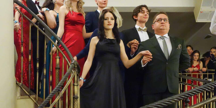 Mistrzowski polonez w wykonaniu uczniów „Chemika” [ZDJĘCIA]