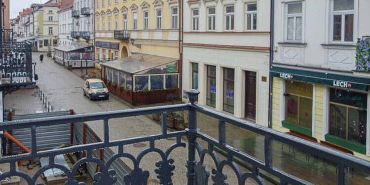 Kończy się przebudowa kamienicy przy Grodzkiej. Będą tam „mieszkania na start” [ZDJĘCIA]