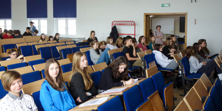 Uczniowie z Płocka i okolic wzięli udział w Debatach Oksfordzkich w Jagiellonce [ZDJECIA]