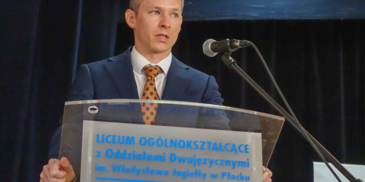 Uczniowie z Płocka i okolic wzięli udział w Debatach Oksfordzkich w Jagiellonce [ZDJECIA]