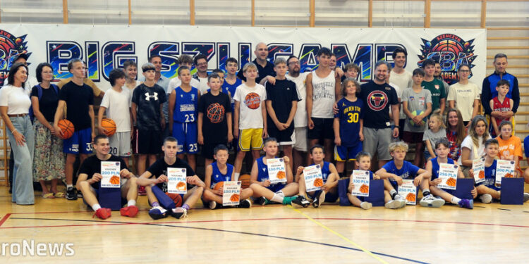 Młodzi płoccy koszykarze trenowali z Szymonem Szewczykiem [ZDJĘCIA]