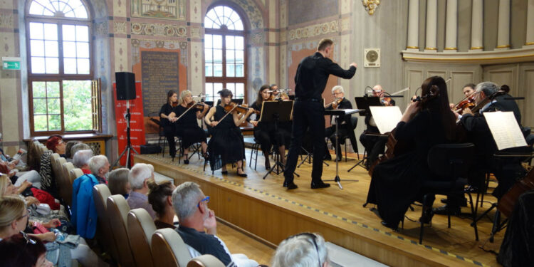 Piękny koncert płockich symfoników w Małachowiance [ZDJĘCIA]