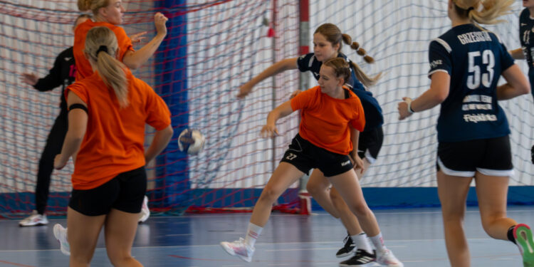 Pierwszy dzień Ogólnopolskiego Turnieju Piłki Ręcznej Kobiet w Płocku [FILM, ZDJĘCIA]