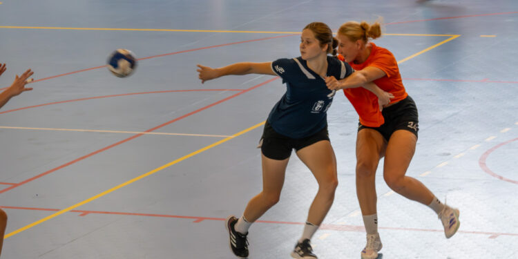 Pierwszy dzień Ogólnopolskiego Turnieju Piłki Ręcznej Kobiet w Płocku [FILM, ZDJĘCIA]