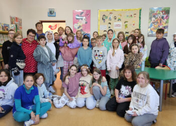 Nauczyciele i uczniowie przyszli do szkoły w… pidżamie. Dlaczego? [FILM, ZDJĘCIA]