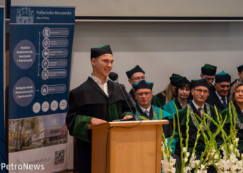 Studenci rozpoczęli rok akademicki. Wręczono też nagrody  [FILM, ZDJĘCIA]