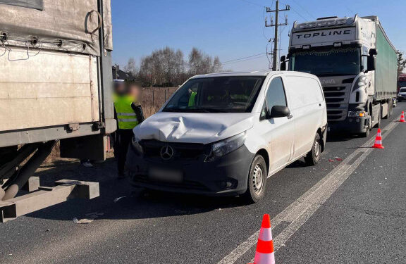 Zderzenie trzech pojazdów. Wszystko przez brak ostrożności [ZDJĘCIA]