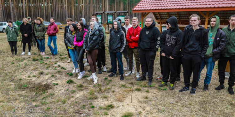 Akcja sadzenia drzew w powiecie płockim. Posadzono ok. 3 tys. sadzonek!