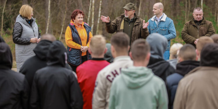 Akcja sadzenia drzew w powiecie płockim. Posadzono ok. 3 tys. sadzonek!