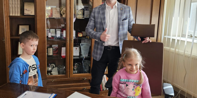 „Dzień w fotelu Starosty Płockiego” dla przedszkolaków z Bielska