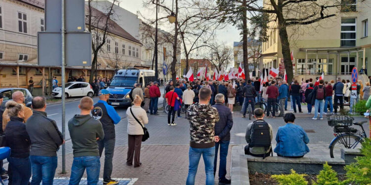 Protest przeciwko Centrum Integracji Cudzoziemców w Płocku [FILM, FOTO]