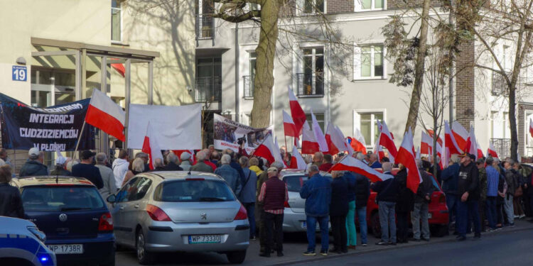 Protest przeciwko Centrum Integracji Cudzoziemców w Płocku [FILM, FOTO]