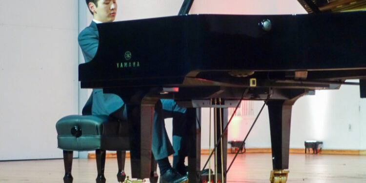 Nowy fortepian i piękny Recital Chopinowski w Płocku [ZDJĘCIA]