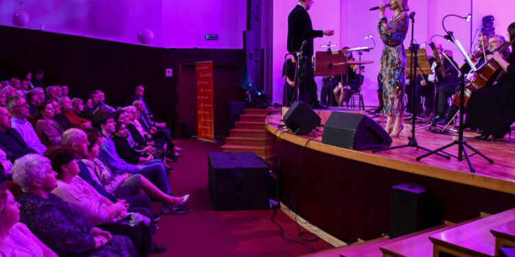 Piękna podróż do lat 20. i 30. z Płocką Orkiestrą Symfoniczną [ZDJĘCIA]