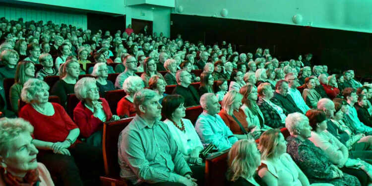 Piękna podróż do lat 20. i 30. z Płocką Orkiestrą Symfoniczną [ZDJĘCIA]