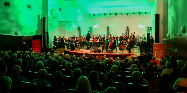 Piękna podróż do lat 20. i 30. z Płocką Orkiestrą Symfoniczną [ZDJĘCIA]