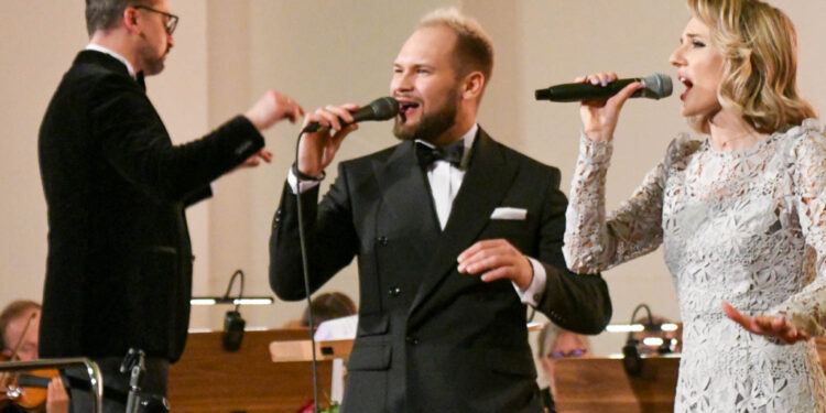 Piękna podróż do lat 20. i 30. z Płocką Orkiestrą Symfoniczną [ZDJĘCIA]