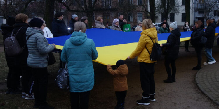 Wiec Ukraiński w Płocku. Była kontrmanifestacja [ZDJĘCIA]