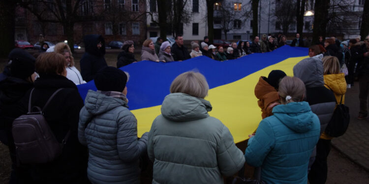 Wiec Ukraiński w Płocku. Była kontrmanifestacja [ZDJĘCIA]