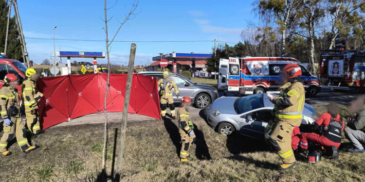 Zderzenie aut na DK62. W akcji śmigłowiec. Są utrudnienia [ZDJĘCIA]