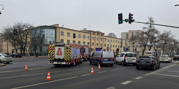 Zderzenie karetki pogotowia z dacią w centrum Płocka [ZDJĘCIA]