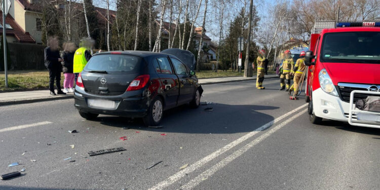 Zderzenie aut przy cofaniu. Dwie kobiety w szpitalu [ZDJĘCIA]