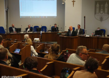 Gorąca debata o Centrum Integracji Cudzoziemców na nadzwyczajnej sesji RMP [FILMY]