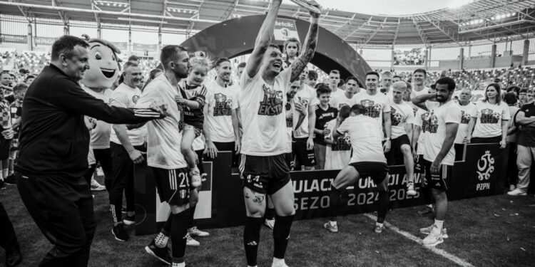 Wisła Płock w ekstraklasie – przeżyjmy to jeszcze raz! [ZDJĘCIA]