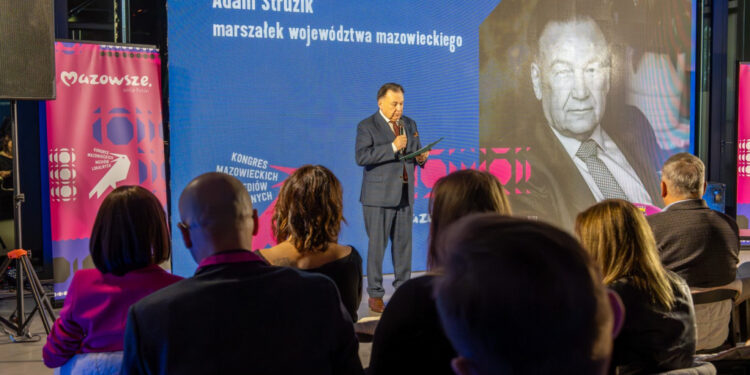 Prof. Bralczyk: „Dzisiaj byle co jest sensacją”. Kongres mediów za nami