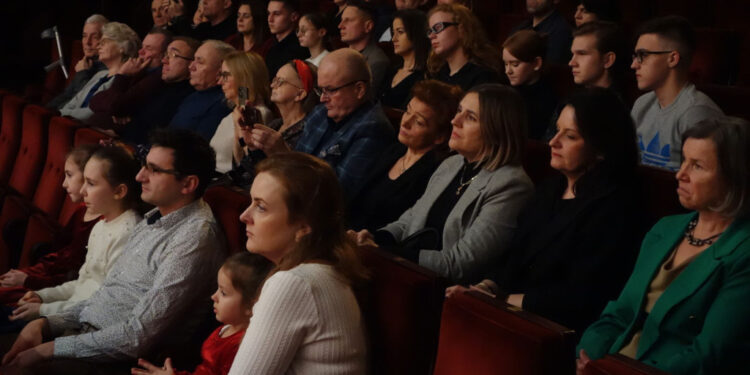 Poruszający występ młodej akordeonistki przed płocką publicznością