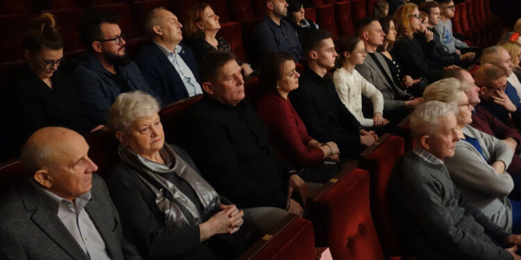 Poruszający występ młodej akordeonistki przed płocką publicznością