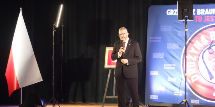 Grzegorz Braun w Płocku: „Precz z komuną, precz z eurokomuną, precz z żydokomuną”