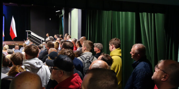 Grzegorz Braun w Płocku: „Precz z komuną, precz z eurokomuną, precz z żydokomuną”