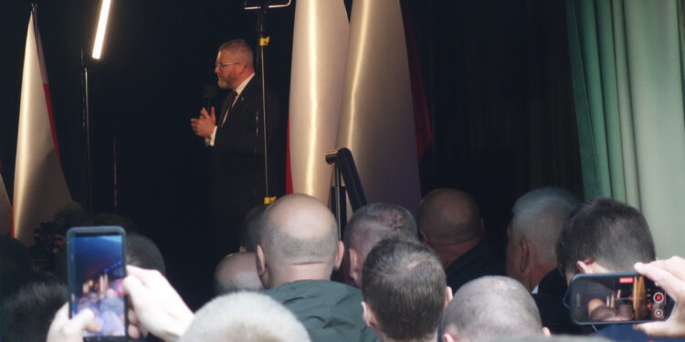 Grzegorz Braun w Płocku: „Precz z komuną, precz z eurokomuną, precz z żydokomuną”