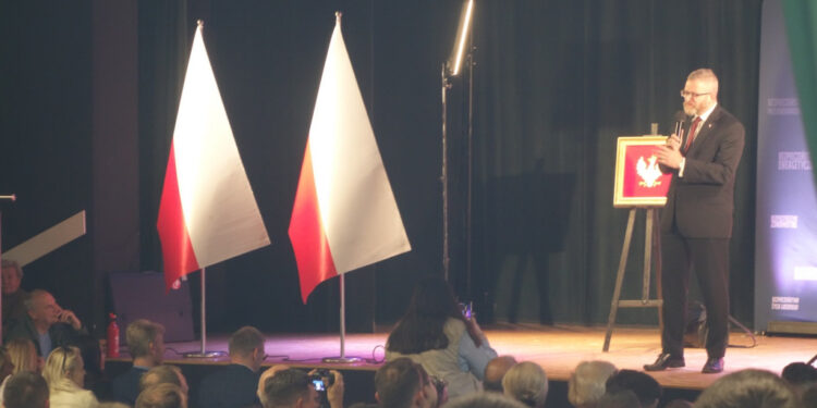 Grzegorz Braun w Płocku: „Precz z komuną, precz z eurokomuną, precz z żydokomuną”