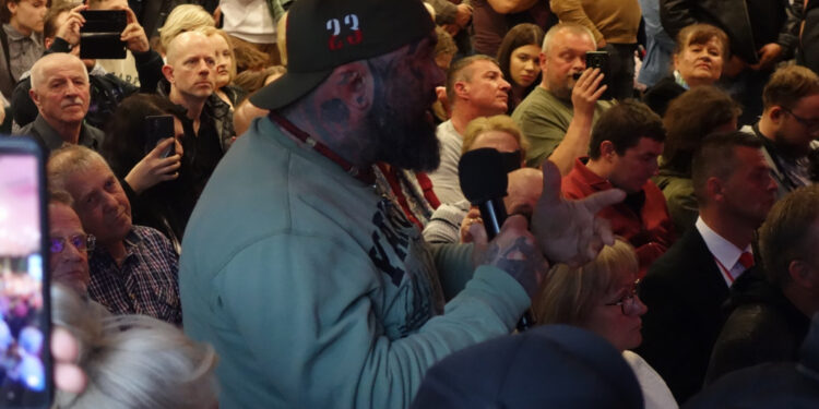 Grzegorz Braun w Płocku: „Precz z komuną, precz z eurokomuną, precz z żydokomuną”