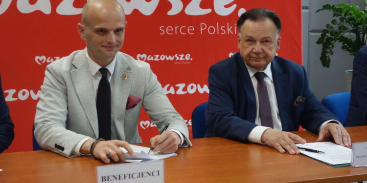 Badania piersi, wzmacnianie psychiki uczniów, atrakcje dla seniorów – jest wsparcie z mazowieckich programów