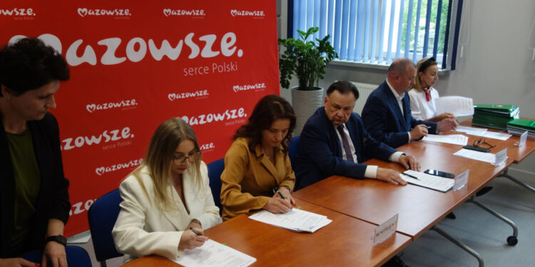 Badania piersi, wzmacnianie psychiki uczniów, atrakcje dla seniorów – jest wsparcie z mazowieckich programów