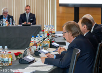ORLEN porządkuje finanse i składy władz – ważne decyzje ZWZ w Płocku