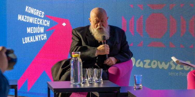 Prof. Bralczyk: „Dzisiaj byle co jest sensacją”. Kongres mediów za nami