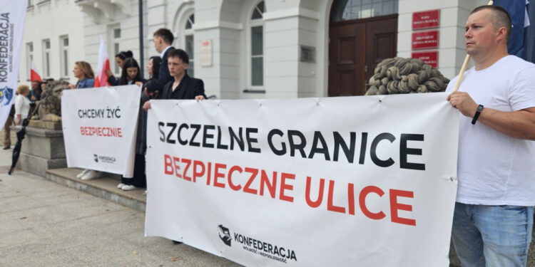 Konfederacja protestuje przeciwko imigracji. Demonstracja również w Płocku [FILM, FOTO]