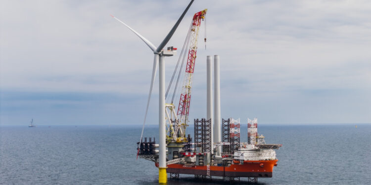 ORLEN instaluje morskie turbiny wiatrowe na Bałtyku. To historyczny moment