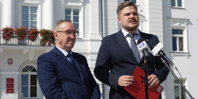 Płoccy radni sprzeciwiają się „wprowadzaniu ideologii” do przedmiotu szkolnego