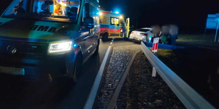 Auta zderzyły się na DK 62. Wśród pasażerów było dwoje dzieci