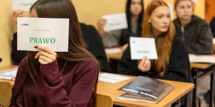 Co, gdyby nikt nie płacił podatków? Albo nikt nie chodził na wybory?
