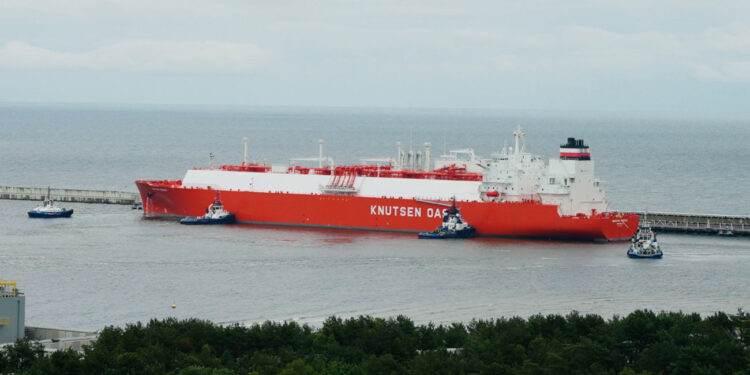 ORLEN podpisał kontrakt gazowy z Naftogazem. LNG trafi na Ukrainę