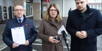 PiS: Pacjenci nie doczekają zabiegów, a kobiety będą rodziły na SOR?